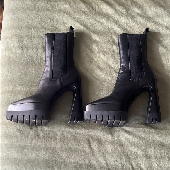 Steve Madden Black Platform Boots - Picture 3 of 3
